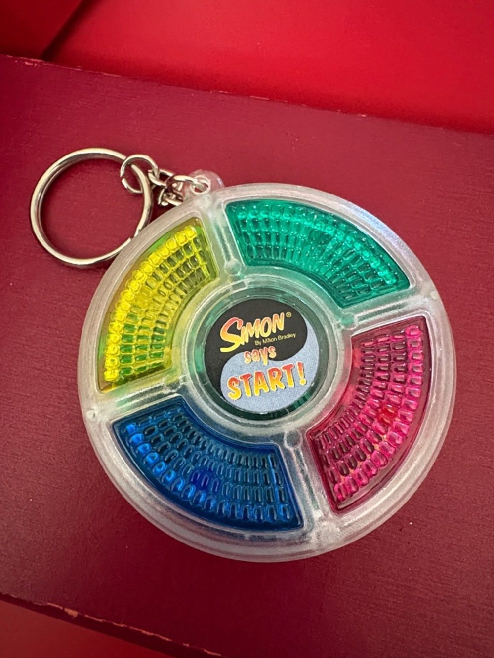 Simon Says Start! Retro Electronic Game Keychain - Multicolor